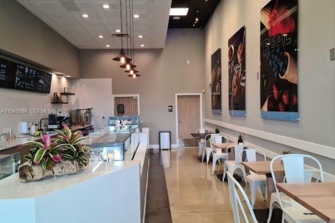 Купить коммерческую недвижимость в Пемброк-Пайнс, Флорида № 2005585 - фото 7