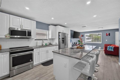 Villa ou maison à louer à Tampa, Floride: 2 chambres, 103.12 m2 № 2352430 - photo 12