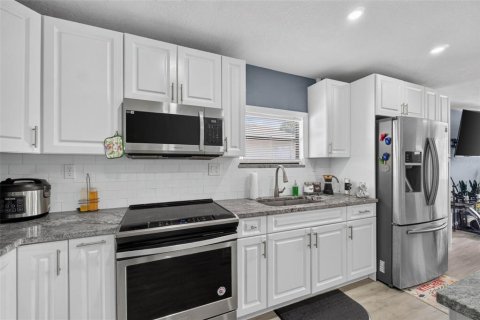 Villa ou maison à louer à Tampa, Floride: 2 chambres, 103.12 m2 № 2352430 - photo 15