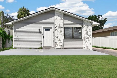 Villa ou maison à louer à Tampa, Floride: 2 chambres, 103.12 m2 № 2352430 - photo 2