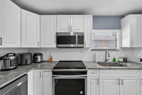 Villa ou maison à louer à Tampa, Floride: 2 chambres, 103.12 m2 № 2352430 - photo 14