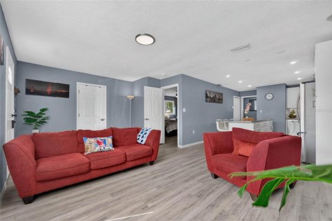 Villa ou maison à louer à Tampa, Floride: 2 chambres, 103.12 m2 № 2352430 - photo 10