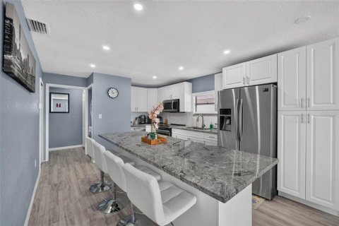 Villa ou maison à louer à Tampa, Floride: 2 chambres, 103.12 m2 № 2352430 - photo 17