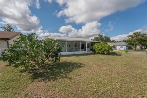 Villa ou maison à vendre à LaBelle, Floride: 1 chambre, 83.52 m2 № 1993115 - photo 4