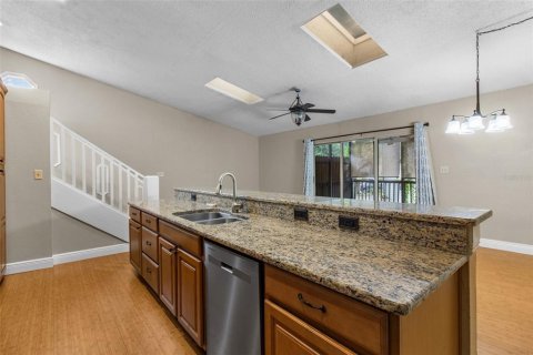 Townhouse in Pinellas Park, Florida 3 bedrooms, 150.5 sq.m. № 1846967 - photo 13