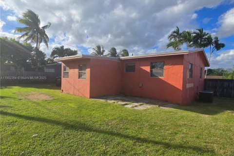 House in Miami, Florida 3 bedrooms, 96.8 sq.m. № 1953751 - photo 12