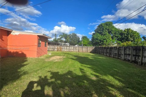 House in Miami, Florida 3 bedrooms, 96.8 sq.m. № 1953751 - photo 11