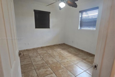 House in Miami, Florida 3 bedrooms, 96.8 sq.m. № 1953751 - photo 4