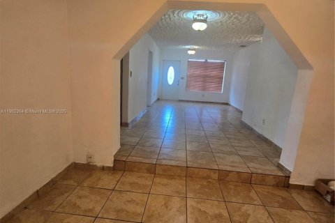 House in Miami, Florida 3 bedrooms, 96.8 sq.m. № 1953751 - photo 6