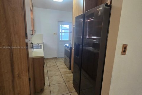 House in Miami, Florida 3 bedrooms, 96.8 sq.m. № 1953751 - photo 7