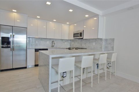 Condo in Sunny Isles Beach, Florida, 2 bedrooms  № 1761746 - photo 8