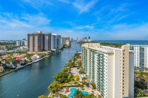 Condo in Sunny Isles Beach, Florida, 2 bedrooms  № 1761746 - photo 25