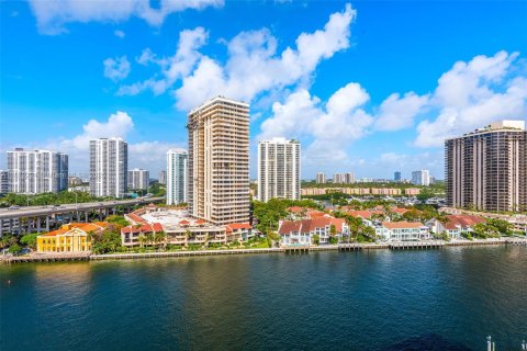 Condo in Sunny Isles Beach, Florida, 2 bedrooms  № 1761746 - photo 17