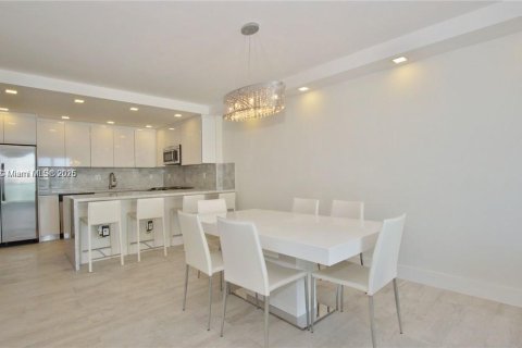Condo in Sunny Isles Beach, Florida, 2 bedrooms  № 1761746 - photo 7