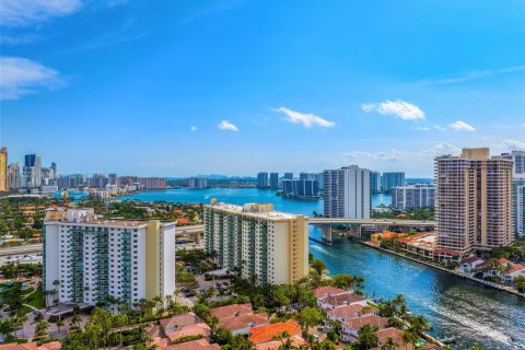 Condo in Sunny Isles Beach, Florida, 2 bedrooms  № 1761746 - photo 22