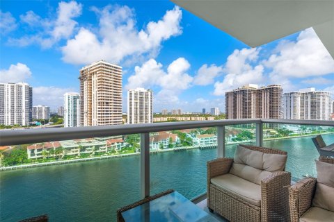 Condo in Sunny Isles Beach, Florida, 2 bedrooms  № 1761746 - photo 16