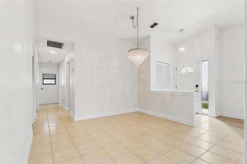 House in Palm Harbor, Florida 2 bedrooms, 123.75 sq.m. № 2203781 - photo 10