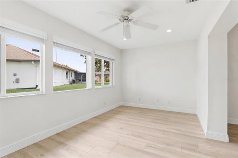 House in Palm Harbor, Florida 2 bedrooms, 123.75 sq.m. № 2203781 - photo 15