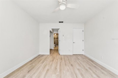 House in Palm Harbor, Florida 2 bedrooms, 123.75 sq.m. № 2203781 - photo 17