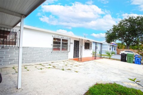 Casa en venta en Fort Lauderdale, Florida, 3 dormitorios, 99.22 m2 № 1809507 - foto 2