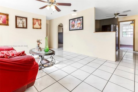 Casa en venta en Fort Lauderdale, Florida, 3 dormitorios, 99.22 m2 № 1809507 - foto 8
