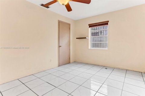 Casa en venta en Fort Lauderdale, Florida, 3 dormitorios, 99.22 m2 № 1809507 - foto 28