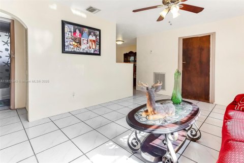 Casa en venta en Fort Lauderdale, Florida, 3 dormitorios, 99.22 m2 № 1809507 - foto 10