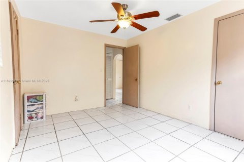 Casa en venta en Fort Lauderdale, Florida, 3 dormitorios, 99.22 m2 № 1809507 - foto 25