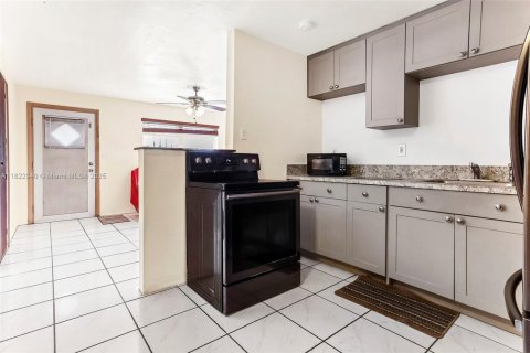 Casa en venta en Fort Lauderdale, Florida, 3 dormitorios, 99.22 m2 № 1809507 - foto 13