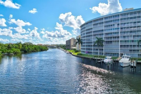 Condo in Deerfield Beach, Florida, 2 bedrooms  № 2387920 - photo 1
