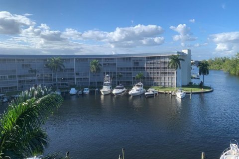 Condo in Deerfield Beach, Florida, 2 bedrooms  № 2387920 - photo 25