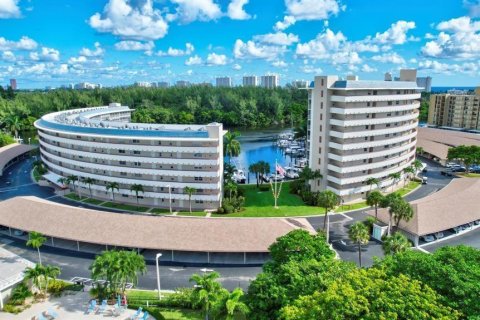 Condo in Deerfield Beach, Florida, 2 bedrooms  № 2387920 - photo 4