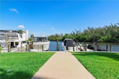 Condo in Deerfield Beach, Florida, 2 bedrooms  № 2387920 - photo 14