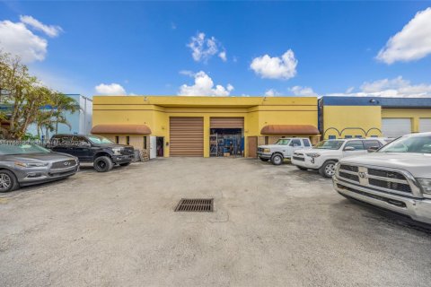 Immobilier commercial à vendre à Miami Gardens, Floride № 1958759 - photo 1