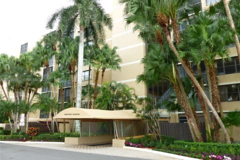 Copropriété à vendre à Weston, Floride: 2 chambres, 118.26 m2 № 1987458 - photo 1