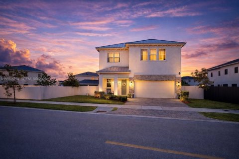 Villa ou maison à vendre à Miami, Floride: 5 chambres, 269.23 m2 № 2080484 - photo 2