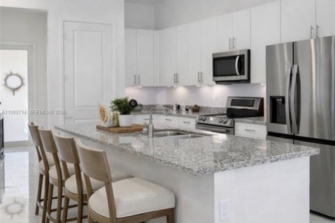 Villa ou maison à vendre à Miami, Floride: 5 chambres, 269.23 m2 № 2080484 - photo 4
