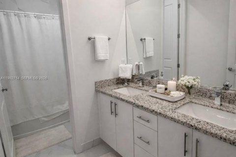 Villa ou maison à vendre à Miami, Floride: 5 chambres, 269.23 m2 № 2080484 - photo 11