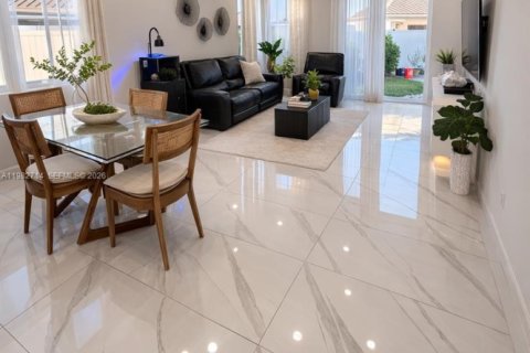 Villa ou maison à vendre à Miami, Floride: 5 chambres, 269.23 m2 № 2080484 - photo 3