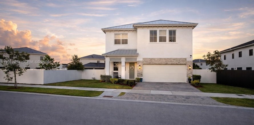 Villa ou maison à Miami, Floride 5 chambres, 269.23 m2 № 2080484