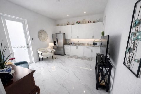 Villa ou maison à vendre à Miami, Floride: 5 chambres, 269.23 m2 № 2080484 - photo 17