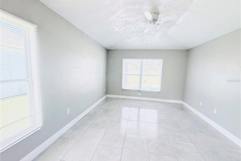 House in Davenport, Florida 4 bedrooms, 176.98 sq.m. № 2316585 - photo 9