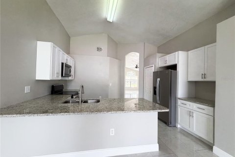 House in Davenport, Florida 4 bedrooms, 176.98 sq.m. № 2316585 - photo 29