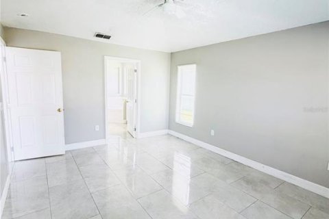 House in Davenport, Florida 4 bedrooms, 176.98 sq.m. № 2316585 - photo 10