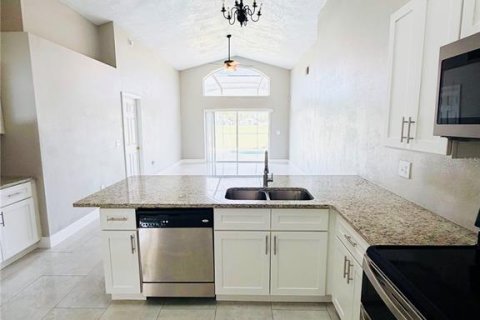 House in Davenport, Florida 4 bedrooms, 176.98 sq.m. № 2316585 - photo 19