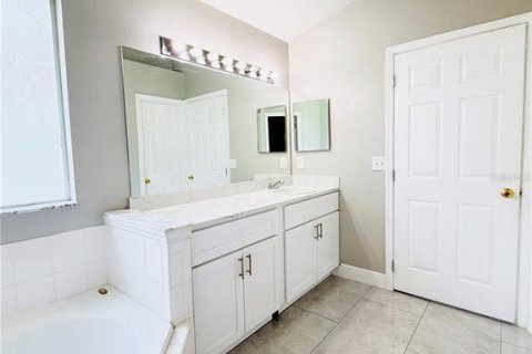 House in Davenport, Florida 4 bedrooms, 176.98 sq.m. № 2316585 - photo 13