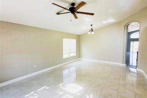 House in Davenport, Florida 4 bedrooms, 176.98 sq.m. № 2316585 - photo 6
