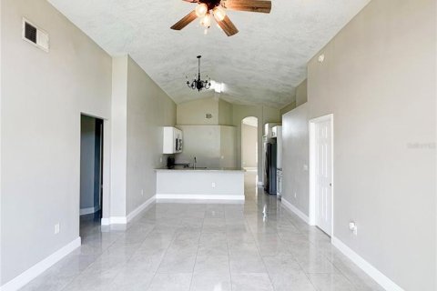 House in Davenport, Florida 4 bedrooms, 176.98 sq.m. № 2316585 - photo 27