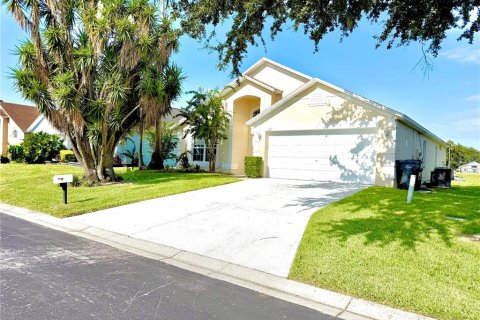 House in Davenport, Florida 4 bedrooms, 176.98 sq.m. № 2316585 - photo 2