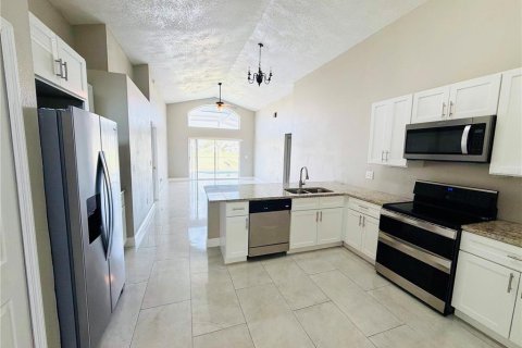 House in Davenport, Florida 4 bedrooms, 176.98 sq.m. № 2316585 - photo 17